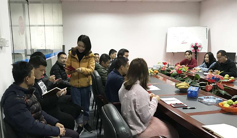 戴高樂泳池設(shè)備